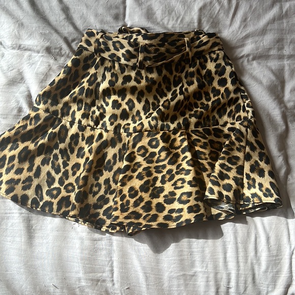 Xs zara leopard print skirt (shorts inside) worn once - Picture 7 of 8
